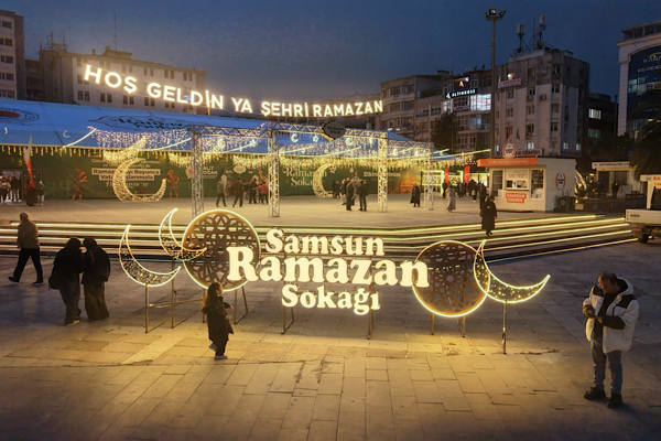 Samsun’da Ramazan Sokağı Cumhuriyet Meydanı’nda başladı<
