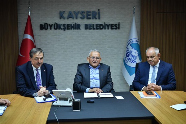 Büyükkılıç, belediye başkanlarıyla toplantı yaptı 