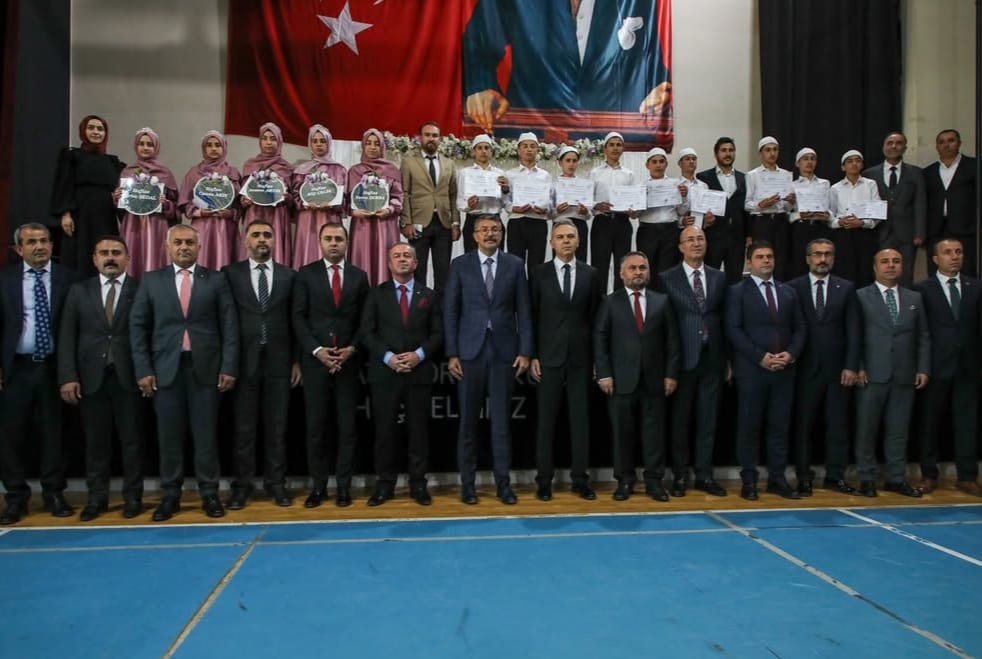 Vali Çelik, Hafızlık Merasimi'ne katıldı