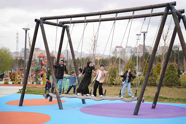 Başkentliler, bayramı Ankara Büyükşehir’in parklarında kutladı<