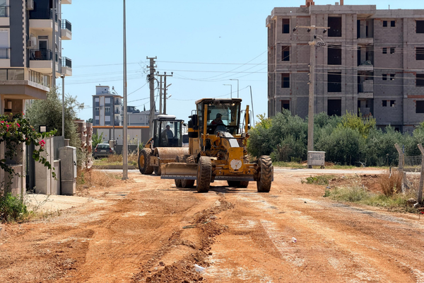 Kepez'de Demirel Mahallesi'ne 5 bin 170 metrelik asfalt çalışması<