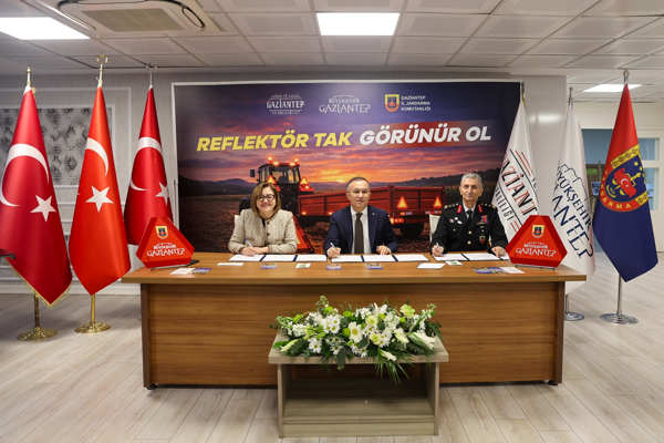 Gaziantep'te çiftçilere reflektör dağıtımı için protokol imzalandı