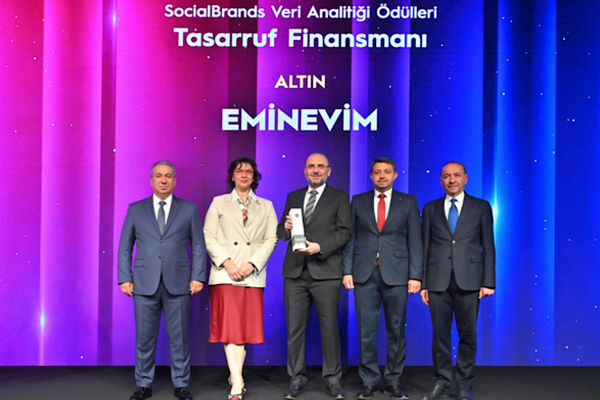 Eminevim Brandverse Awards’ta ‘sektörünün en iyisi’ olarak altın ödül kazandı<