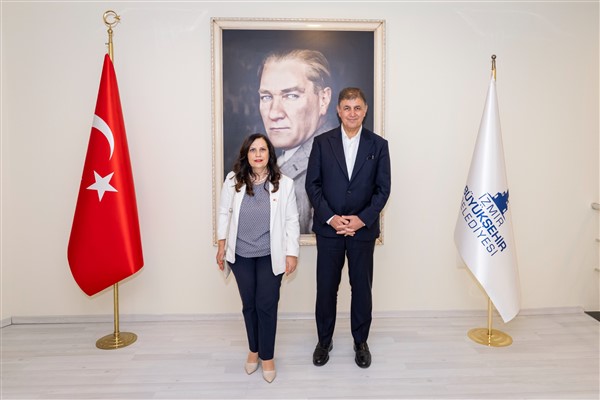 Başkan Tugay, görev süresi sona eren KKTC İzmir Başkonsolosu İnanıroğlu'nu ağırladı