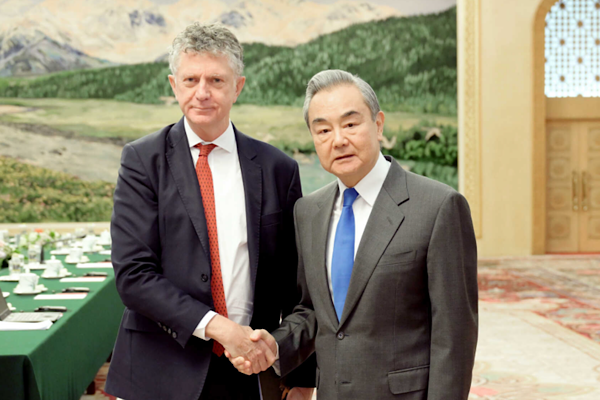 Dışişleri Bakanı Wang, İngiltere Ulusal Güvenlik Danışmanı Powell ile görüştü<