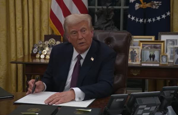 Trump, ABD'nin Suriye'ye uyguladığı yaptırımları kaldırdı<