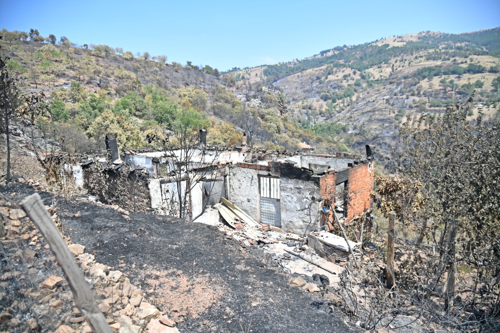 Deprem ve Doğal Afet Komisyonu Akhisar’da incelemelerde bulundu