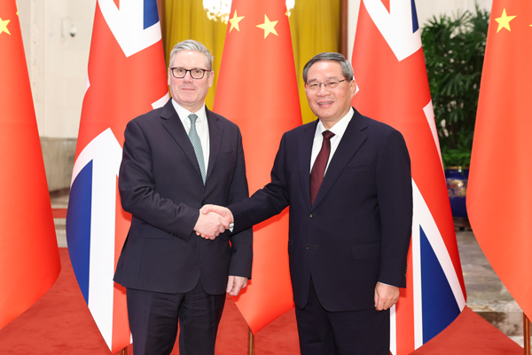 Çin ve İngiltere başbakanları bir araya geldi<