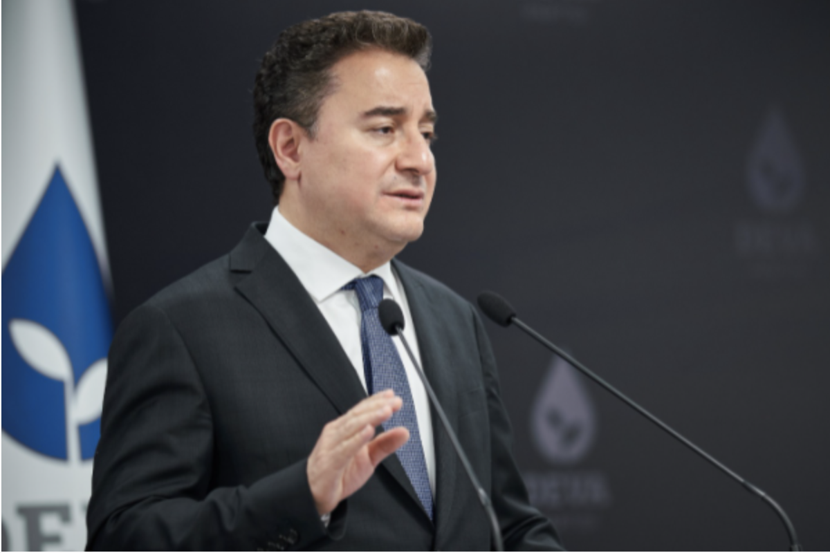 Babacan: Gençler sanal kumarda para kazanma hayali kuruyor