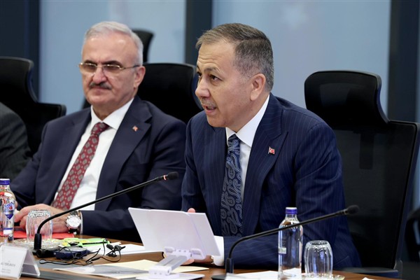 Yerlikaya: 7 ilde 8 organize suç örgütü çökertildi, 64 şüpheli yakalandı