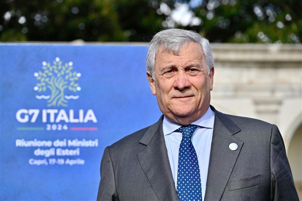 İtalya Dışişleri Bakanı Tajani'den Merz'e tebrik<