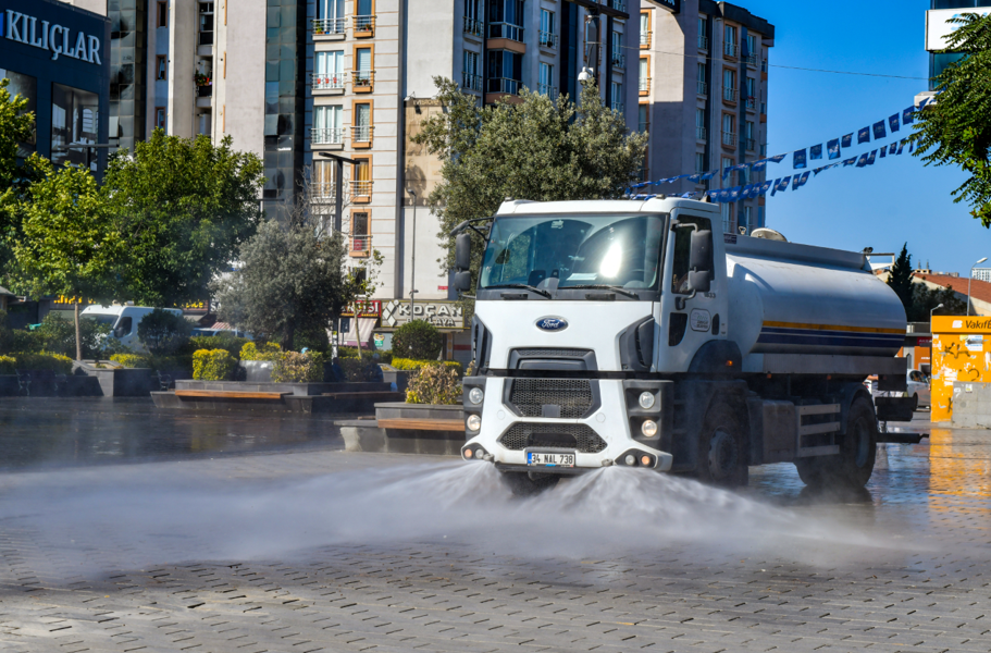 Esenyurt Belediyesi'nden temizlik çalışması