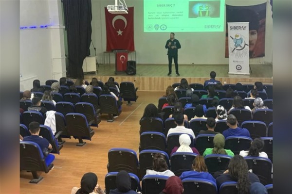 Erzincan’da öğrencilere yönelik siber güvenlik semineri <