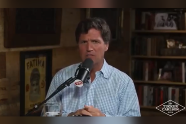 Medya profili Tucker Carlson, İsrail'i çocukları öldürmekle suçladı<