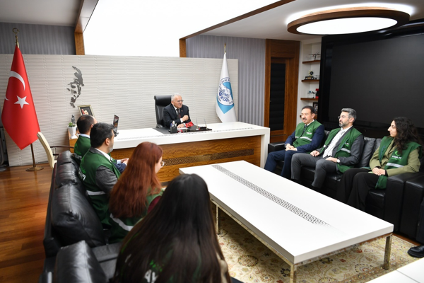 Büyükkılıç, Yeşilay Kayseri Şubesi’nin yeni yönetimiyle görüştü <