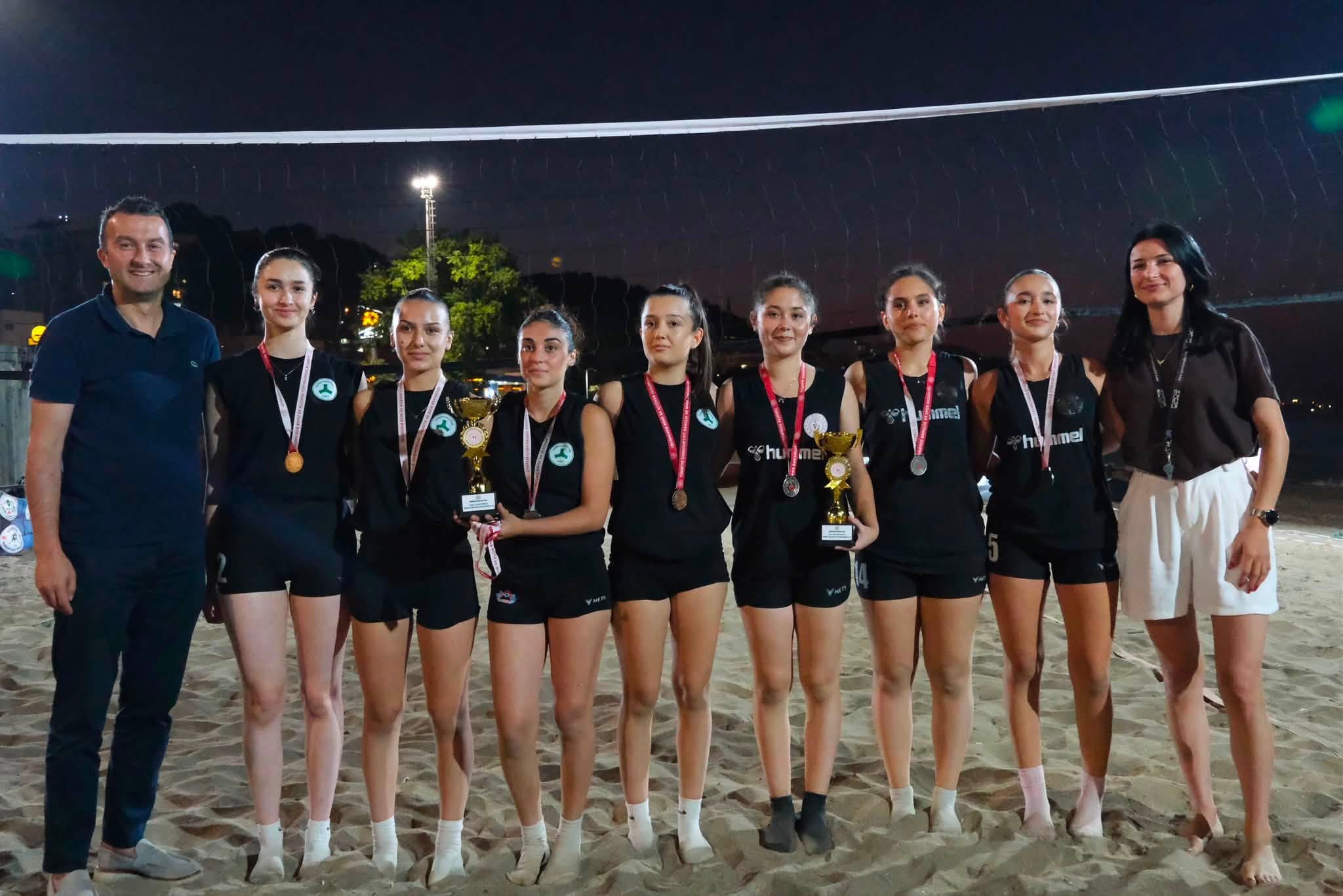 Giresun’da plaj voleybol turnuvası tamamlandı<