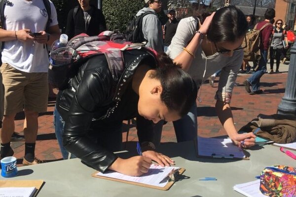 Anket: Batılı seçmenlerin neredeyse yarısı demokrasinin işlevsizleştiğini düşünüyor<