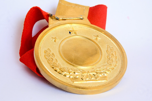 Alara Atmaca'dan altın madalya<