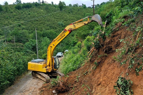 Ordu Büyükşehir, yol çalışmalarını sürdürüyor<