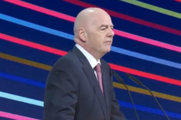 FIFA Başkanı: Rusya'nın uluslararası futbola geri dönmesine izin verilmeli<