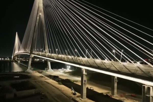 Trump, Michigan-Kanada köprüsünün açılışını engellemekle tehdit etti<