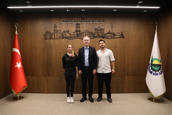 Nöbetçi Kitaphanelerde sınava hazırlan öğrencilerden Başkan Taban'a ziyaret