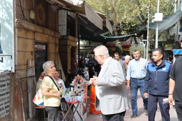 Başkan Ertaş, Çarşamba Pazarı’nda esnaf ve vatandaşlarla görüştü<
