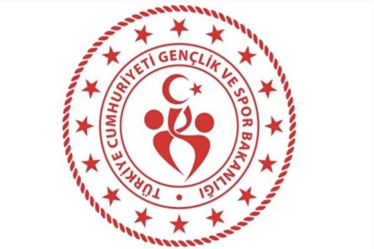 Sinop’ta Gençlik Merkezi gönüllüleri domates hasadına katıldı<