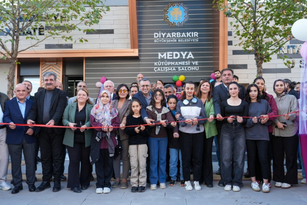 Diyarbakır'da Medya Kütüphanesi açıldı<