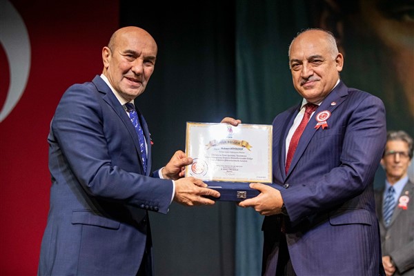 TÜRFAD’dan Başkan Soyer'e onur ödülü