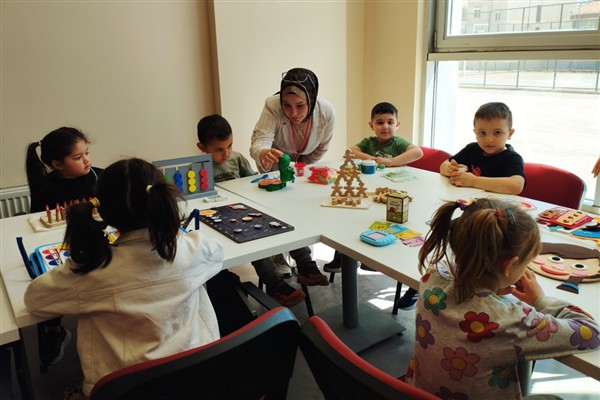 Sandıklı’da “Duyularla Keşfet: Oyunla Öğrenme Atölyesi” gerçekleştirildi <