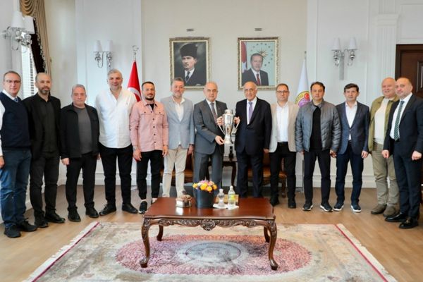 52 Orduspor yönetimi Vali Erol’u ziyaret etti<