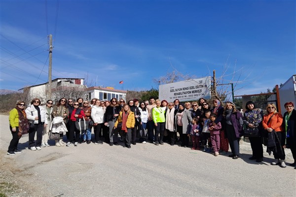 İŞKAD üyelerinden Hatay’a destek: Depremzedelere yardım eli uzatıldı