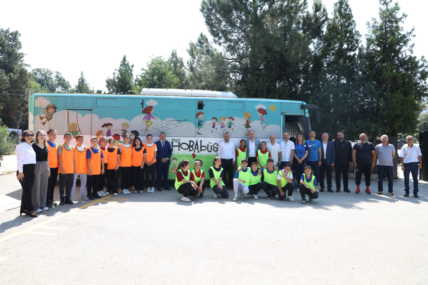 HOBABÜS, okulları ziyaret ederek öğrencilerle buluştu<