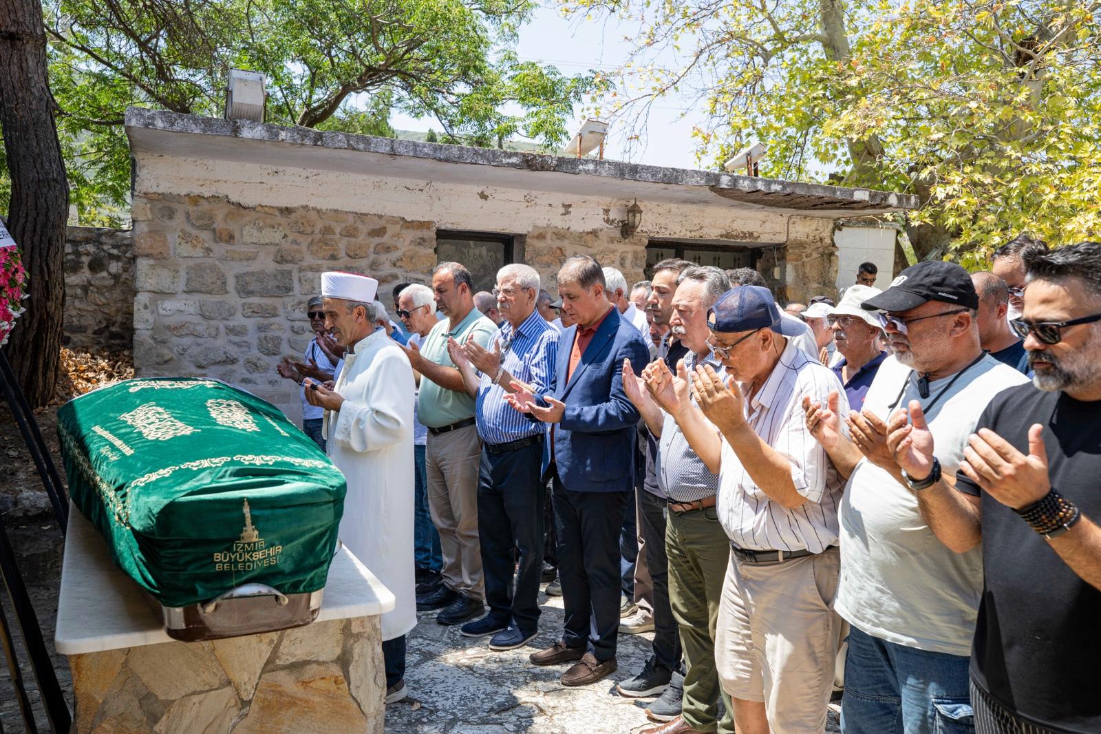 Geçmiş dönem CHP İl Başkanı Tacettin Bayır’ın annesi son yolculuğuna uğurlandı<