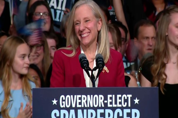 Demokrat Abigail Spanberger, Virginia'nın ilk kadın valisi olacak