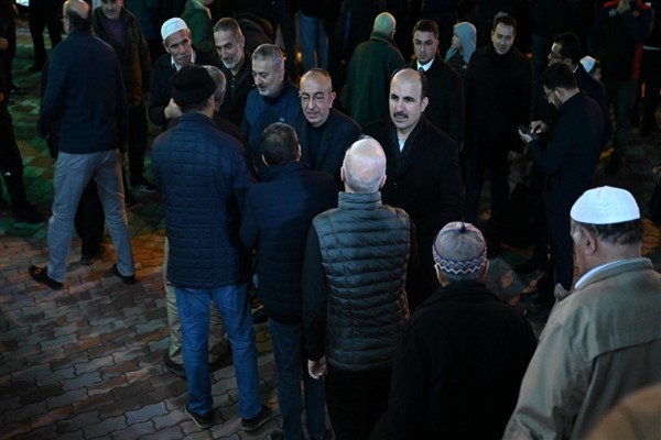 Altay ve Kavuş Konyalıların ilk teravih heyecanına ortak oldu<