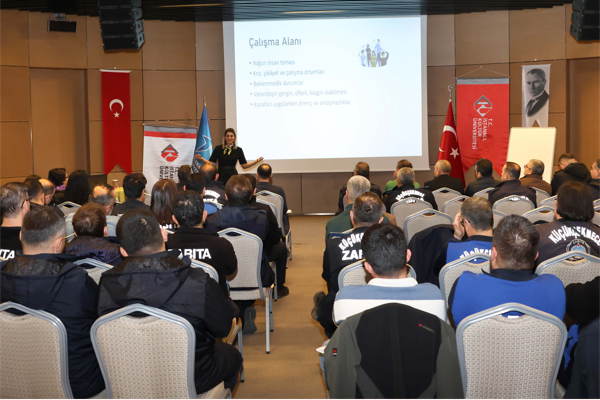 Küçükçekmece Belediyesi'nden zabıta personeline yönelik eğitim<