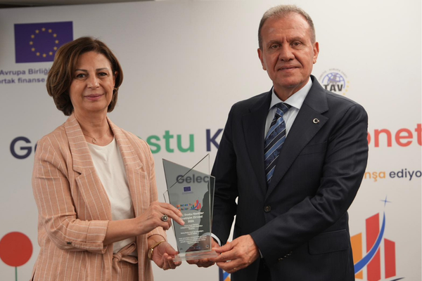 ''Genç Dostu Kent İyi Yönetişim Teşvik Ödülü'' Eskişehir’e verildi<