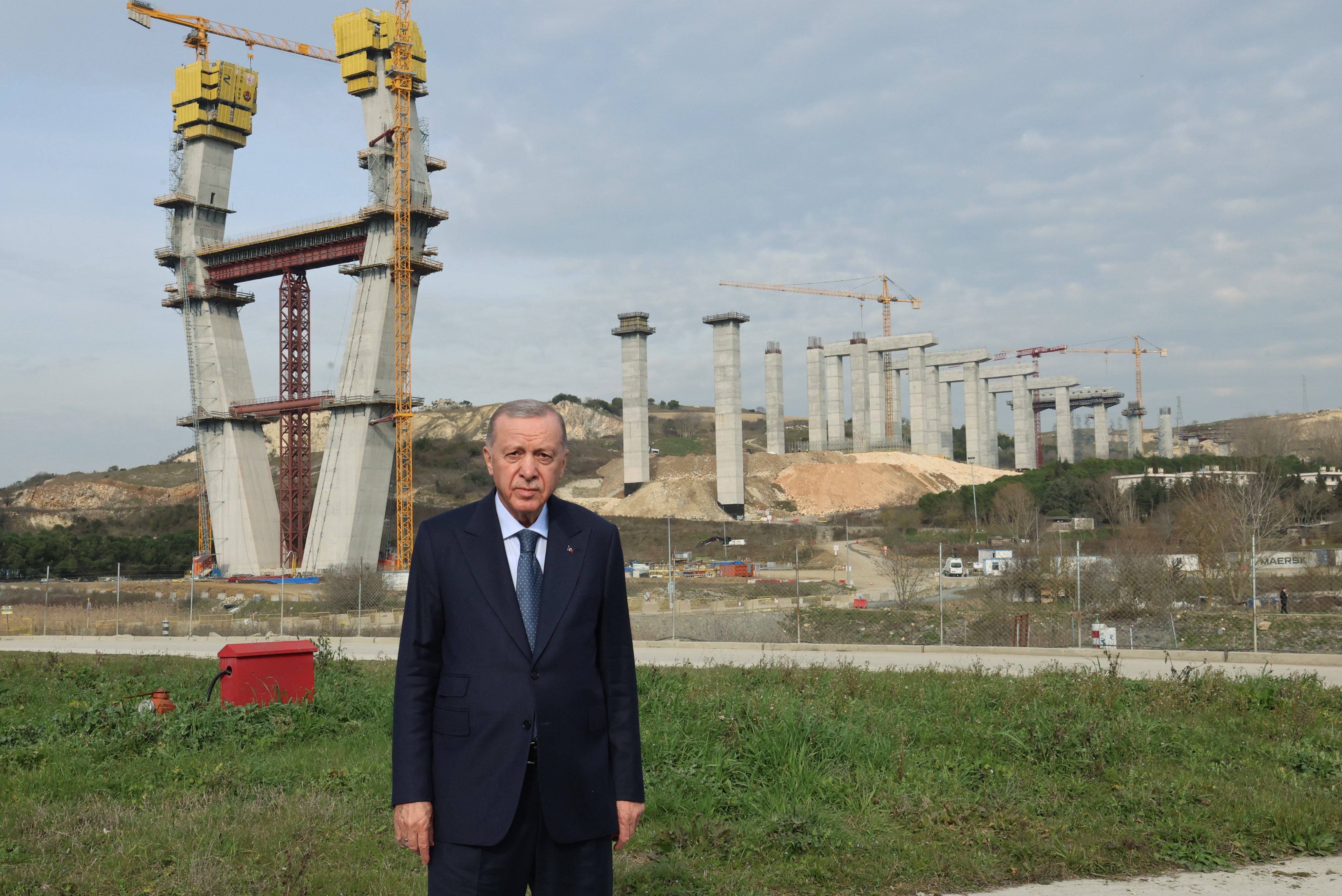 Cumhurbaşkanı Erdoğan, Başakşehir-Nakkaştepe Otoyolu şantiyesinde inceleme yaptı