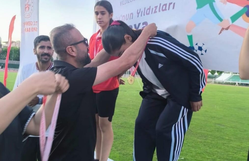Van Muradiye Gençlik Merkezi öğrencileri bölge seçmelerinde başarı elde etti<