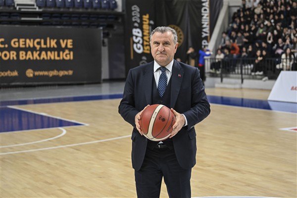 Bakan Bak’tan milli sporcuya tebrik<