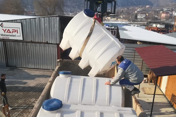 Kayseri'den deprem bölgesine 21 adet su deposu gönderildi