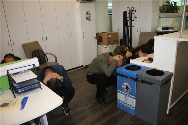 Kartal Belediyesi’nde deprem tatbikatı gerçekleştirildi