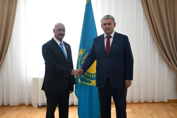 Kazakistan Dışişleri Bakanı Kosherbayev, Umman Büyükelçisi Al-Bahrani'yi kabul etti<